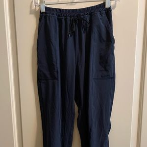Lululemon On the Fly cropped pants